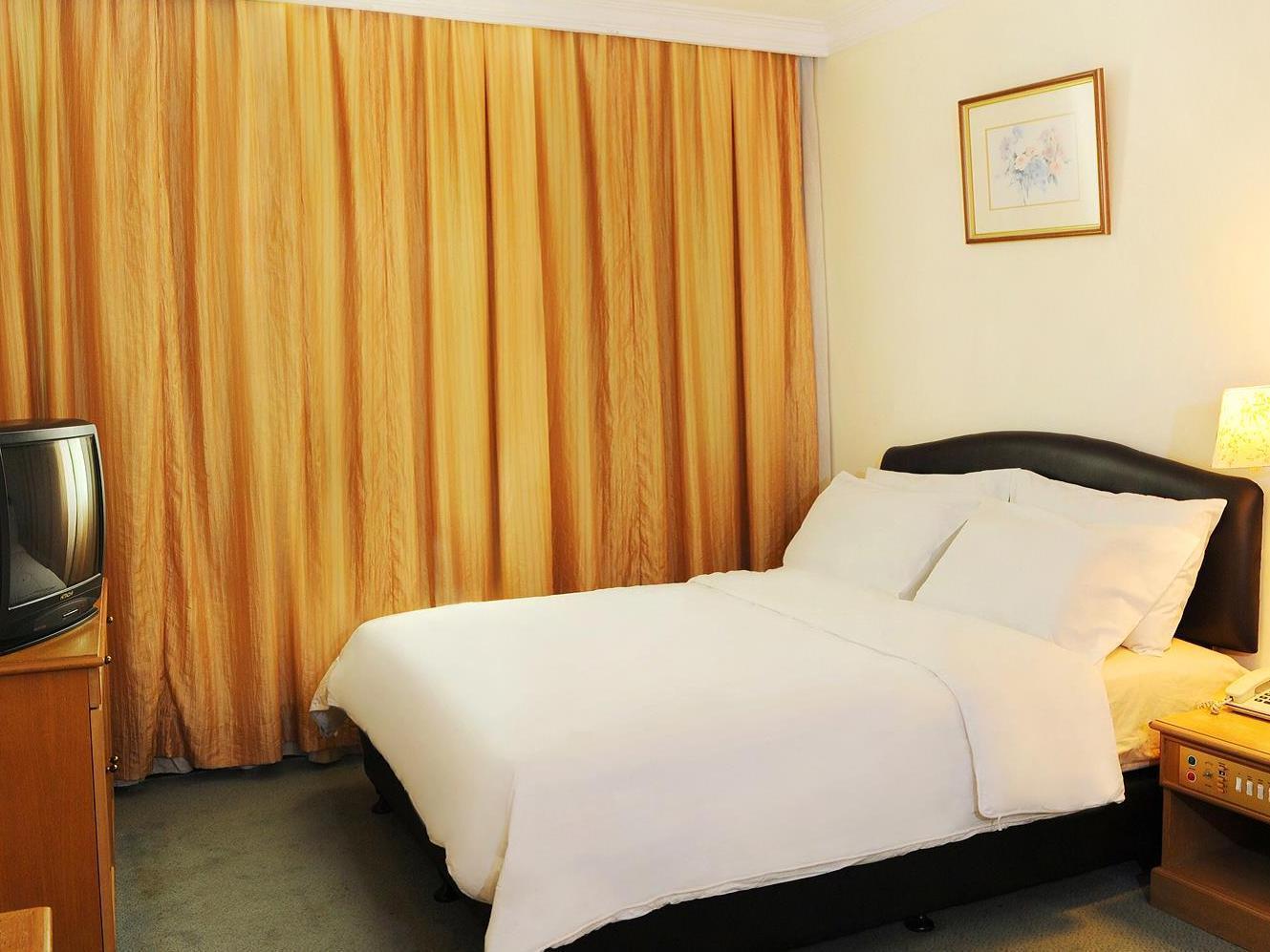 Borneo Hotel Kuching Exterior photo